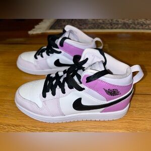 Jordan Youth Air 1 Mid Barely grape - Size 2Y